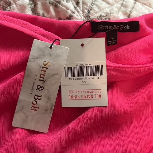 Unique one strap side with a flutter top romper - Picture 2 of 4